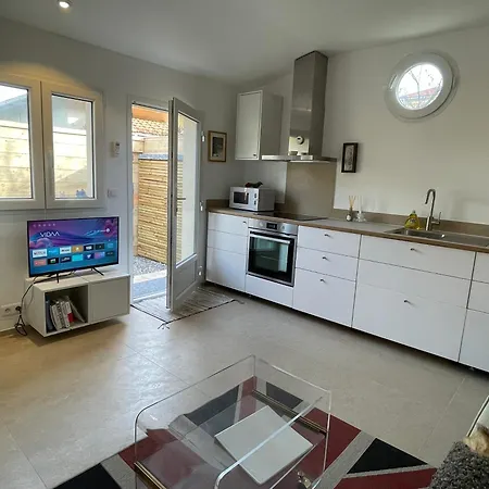 بيت للعطل Walk To Town Cozy House